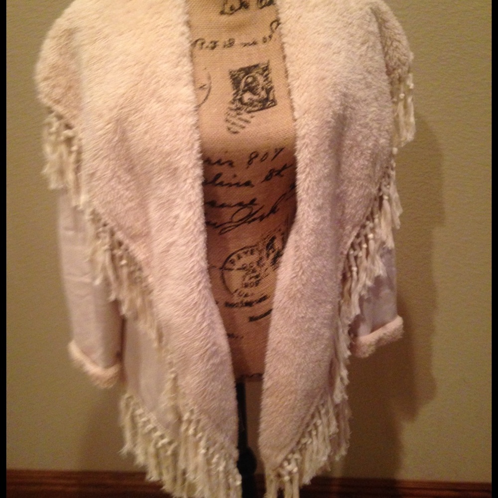 Diva duds…Beautiful eye catching fringe jacket❤️